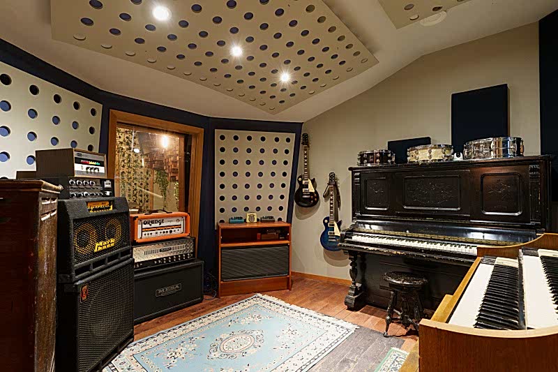 1_Blue-Light-Studio-28