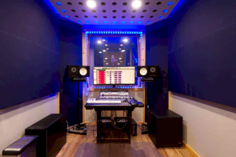Blue-Light-Studio-122
